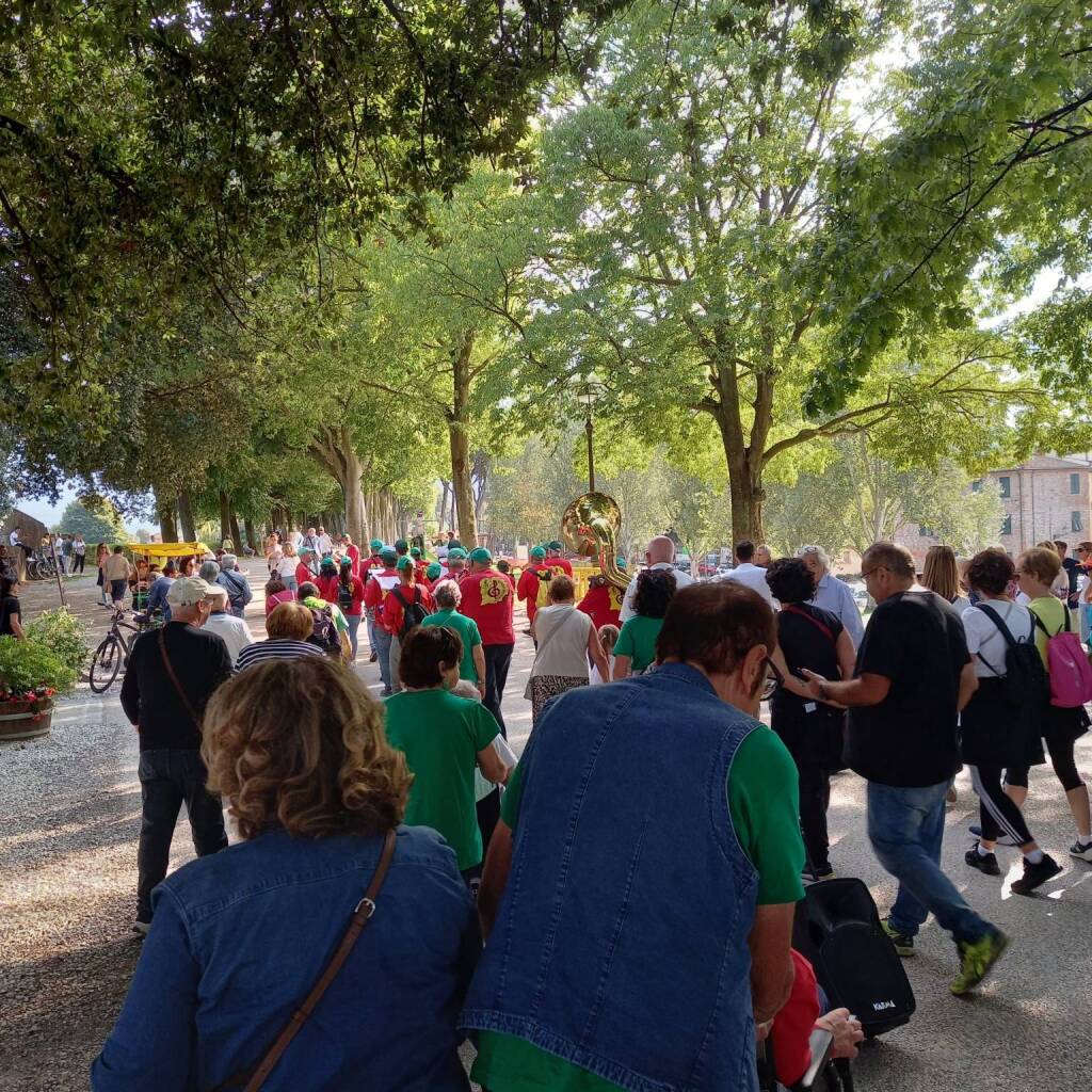 La comunità di Parkinson Lucca cammina insieme sulle Mura